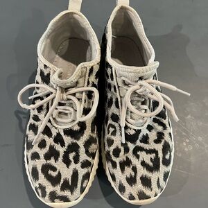 * 4/$20
Forever 21 Black and Silver Sneakers Classic Lace-Up Design